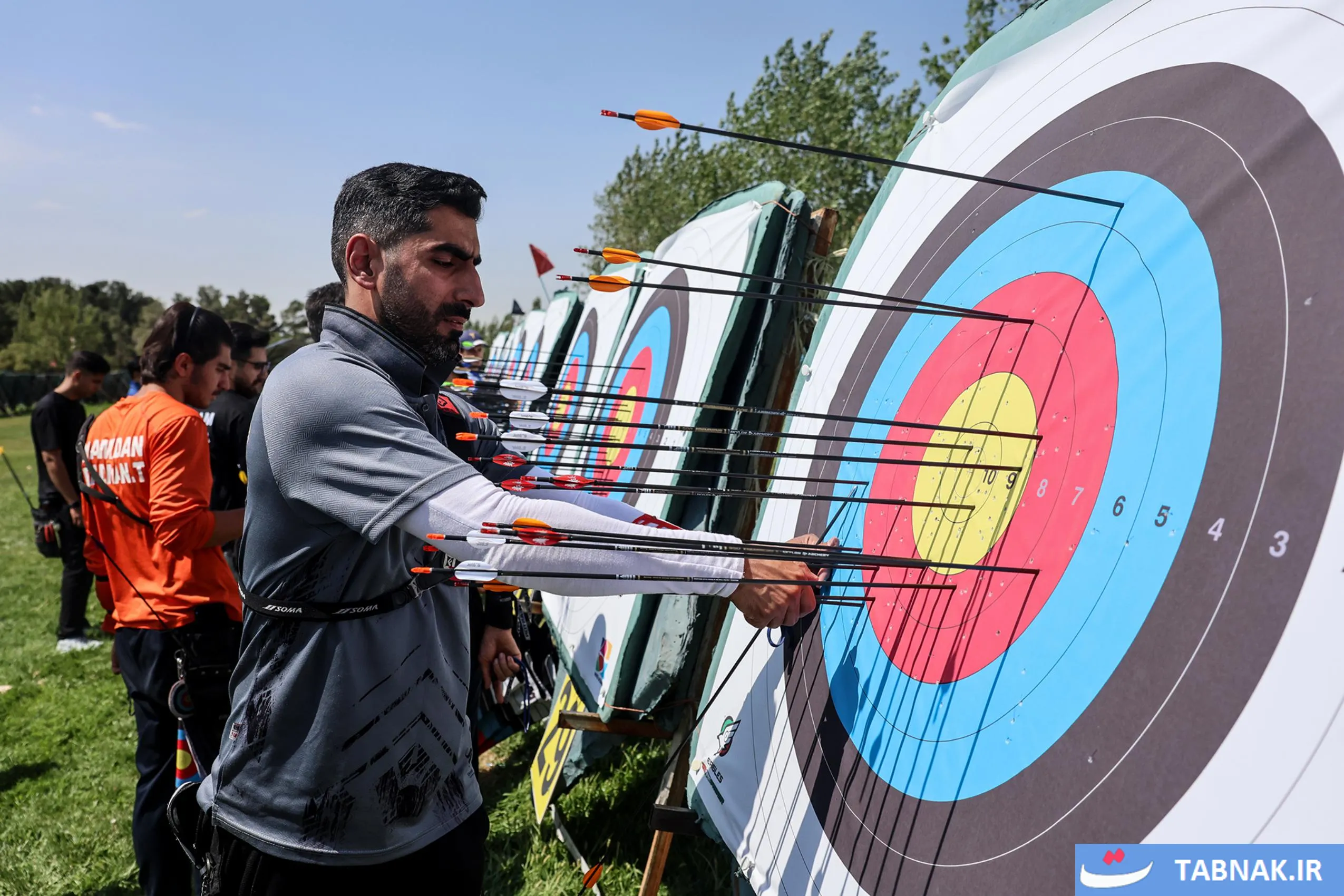 مراسم پایانی لیگ تیراندازی با کمان و اهدای جوایز به قهرمانان