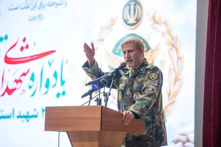فرمانده کل ارتش: دشمن در جنگ اخیر به هیچ‌یک از اهداف خود نرسید