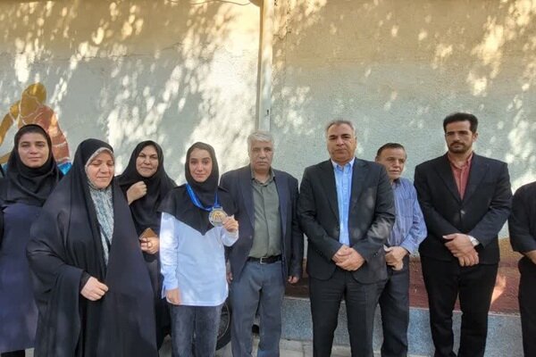 مراسم تجلیل از بانوی طلایی همدان در مسابقات دوچرخه‌سواری قزاقستان برگزار شد