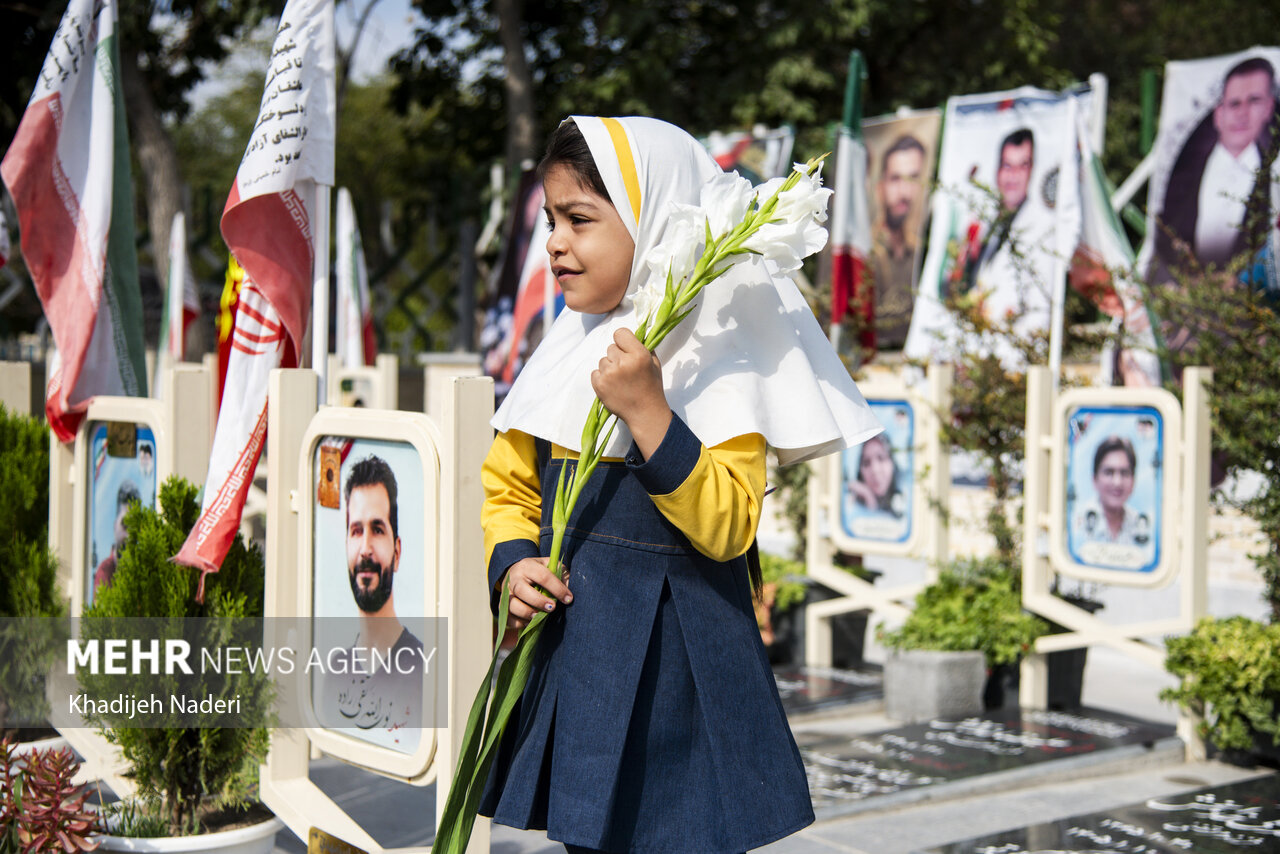 آیین گرامیداشت هزار شهید کارمند اصفهان در گلزار شهدا برگزار شد