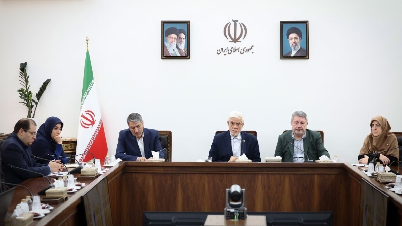 عارف: شرایط دولت چهاردهم بی‌سابقه بود؛ در روایت دستاوردهای دولت کم‌انصافی می‌شود
