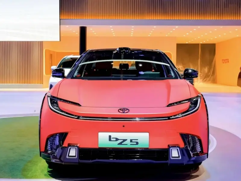 فیس‌لیفت تویوتا bZ5 مدل ۲۰۲۷ رونمایی شد؛ شاسی‌بلند کوپه برقی با باتری BYD و سامانه رانندگی هوشمند جدید