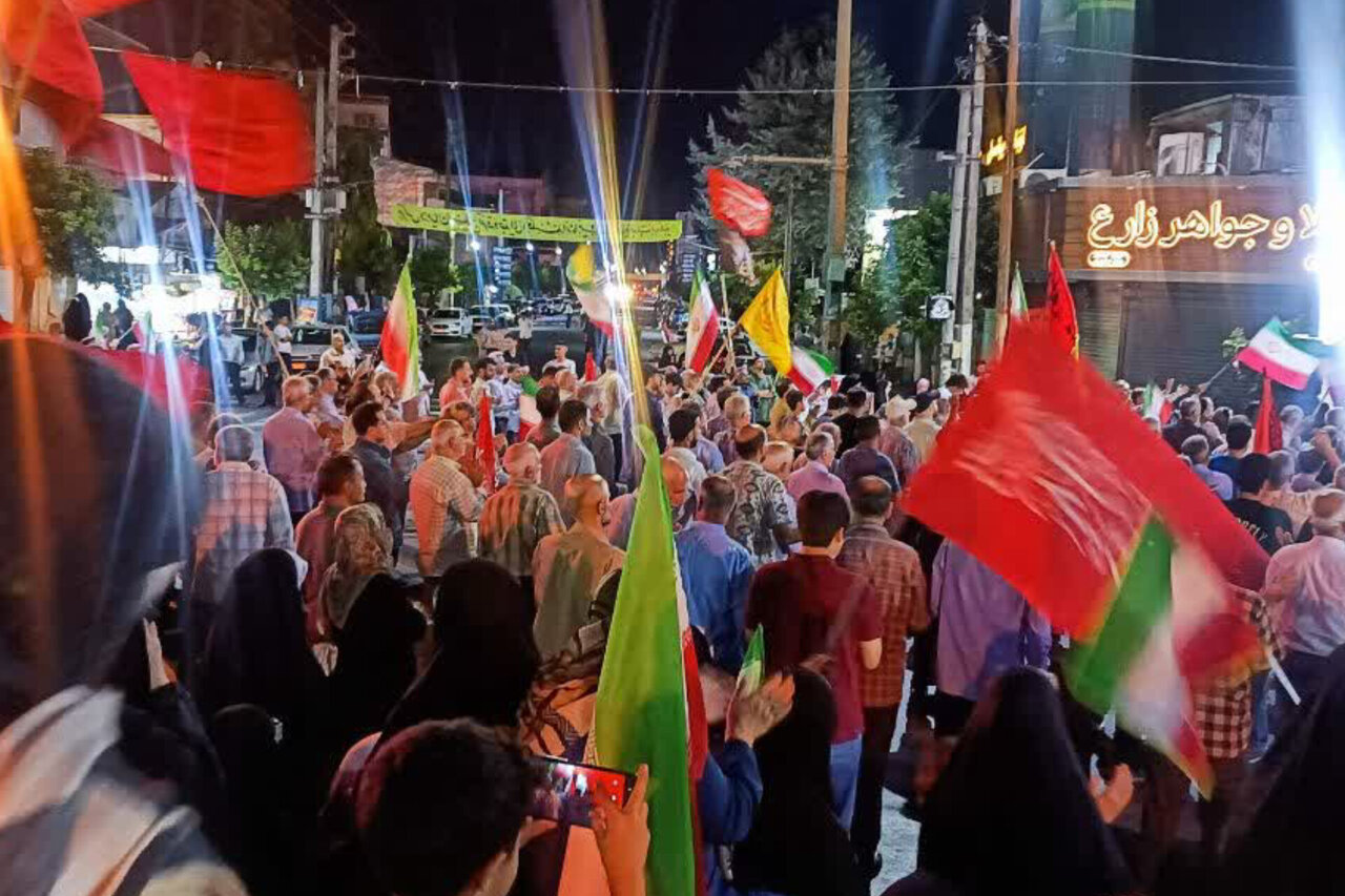 شب اقتدار و همبستگی در غرب مازندران؛ اجتماع پرشور مردمی تنکابن برگزار شد