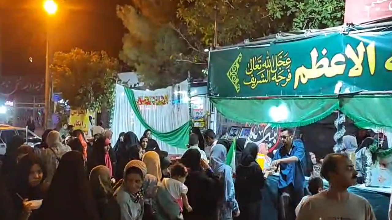 پذیرایی موکب مردمی بقیةالله در کاشمر از جشن‌گرفتگان میلاد پیامبر(ص) و امام صادق(ع)