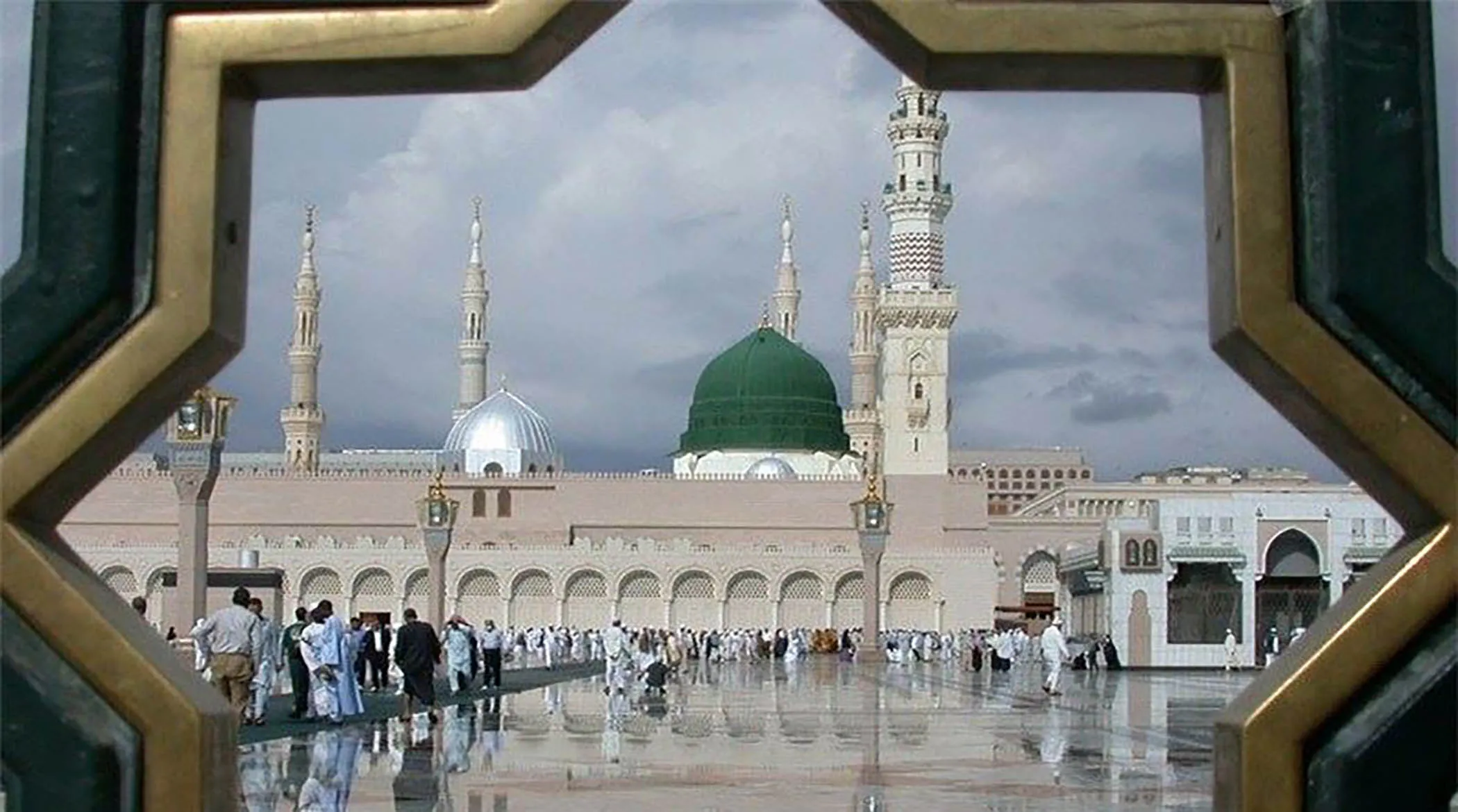 هم‌نوایی نبوت و ولایت در نغمه جدید محمود کریمی به مناسبت میلاد پیامبر اعظم