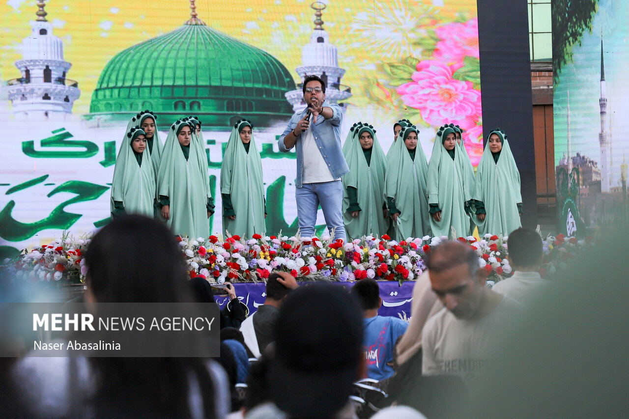 کرمانشاه غرق در شادی نبوی؛ جشن وحدت‌آفرین ۵۵ موکب در دولت‌آباد برپا شد