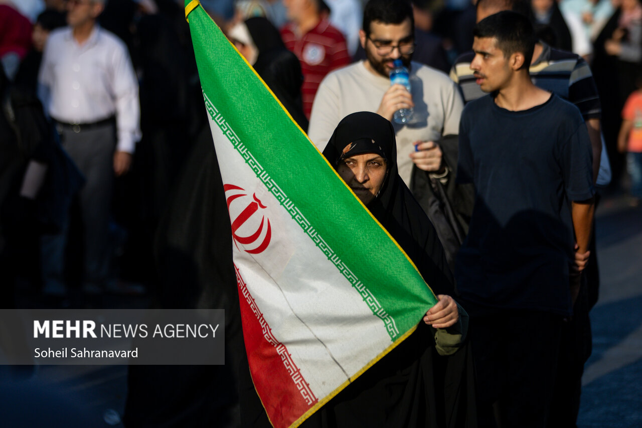 استقبال پرشور خرمشهری‌ها از جشن میلاد پیامبر اعظم (ص)؛ شهر غرق در نور و سرور شد