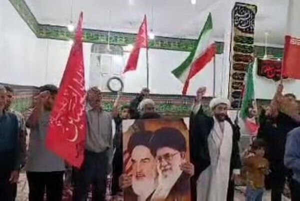 گردهمایی شبانه اهالی روستای سرمستان دیر در حمایت از انقلاب و رهبری