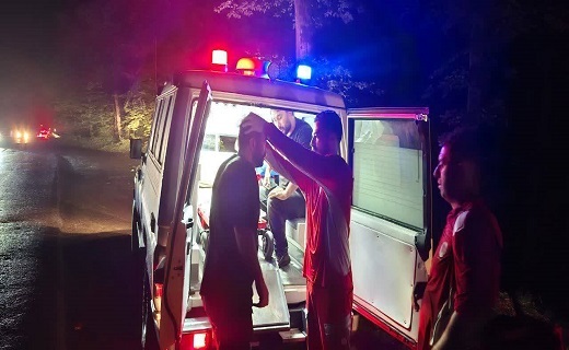 امدادرسانی هلال احمر در حادثه واژگونی خودرو در محور سیاهکل به دیلمان