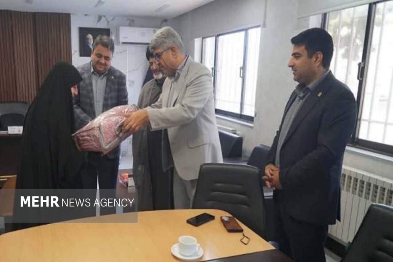 تجلیل از مامای فداکار بجنوردی؛ خدمت در سیریک الگوی تعهد کادر درمان شد