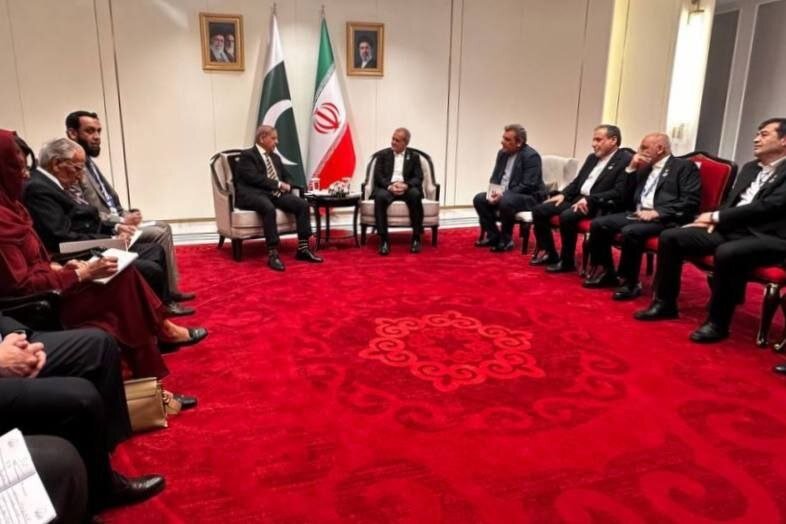 تأکید پزشکیان و شهباز شریف بر حل اختلافات جهان اسلام بدون دخالت بیگانگان
