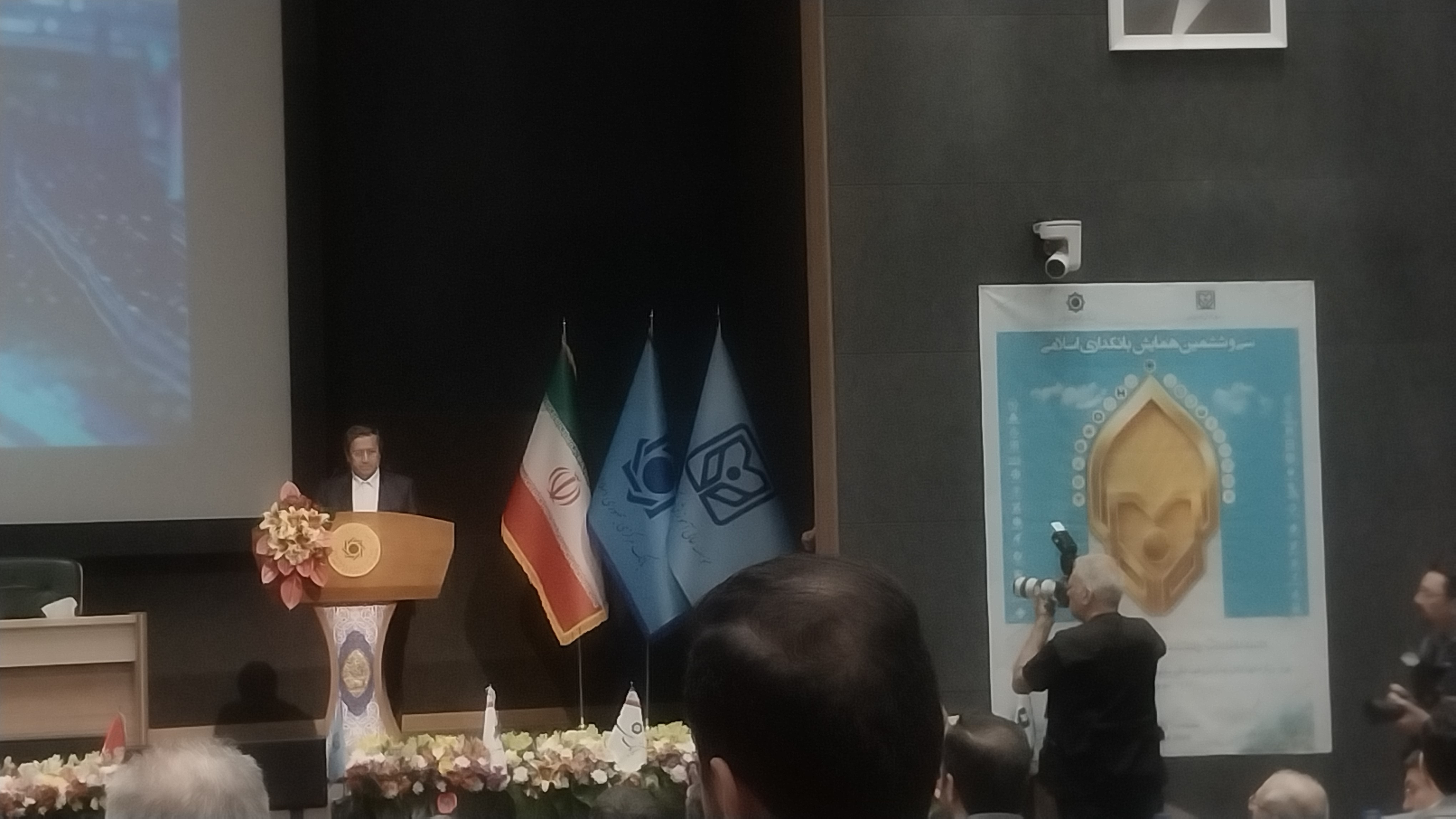 همتی: ایران وارد ابرتورم نشده است؛ شتاب تورم مهار شد