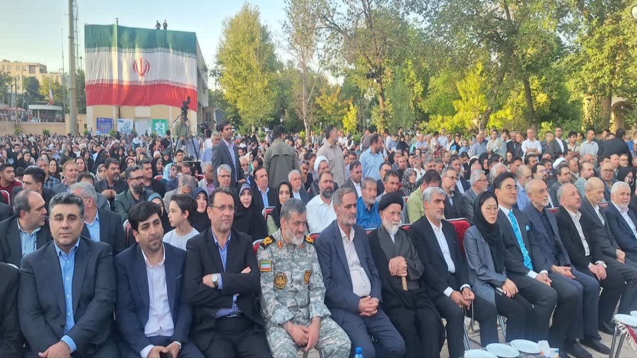 قزوین در قاب جشن؛ آیین گرامیداشت روز ملی قزوین برگزار شد