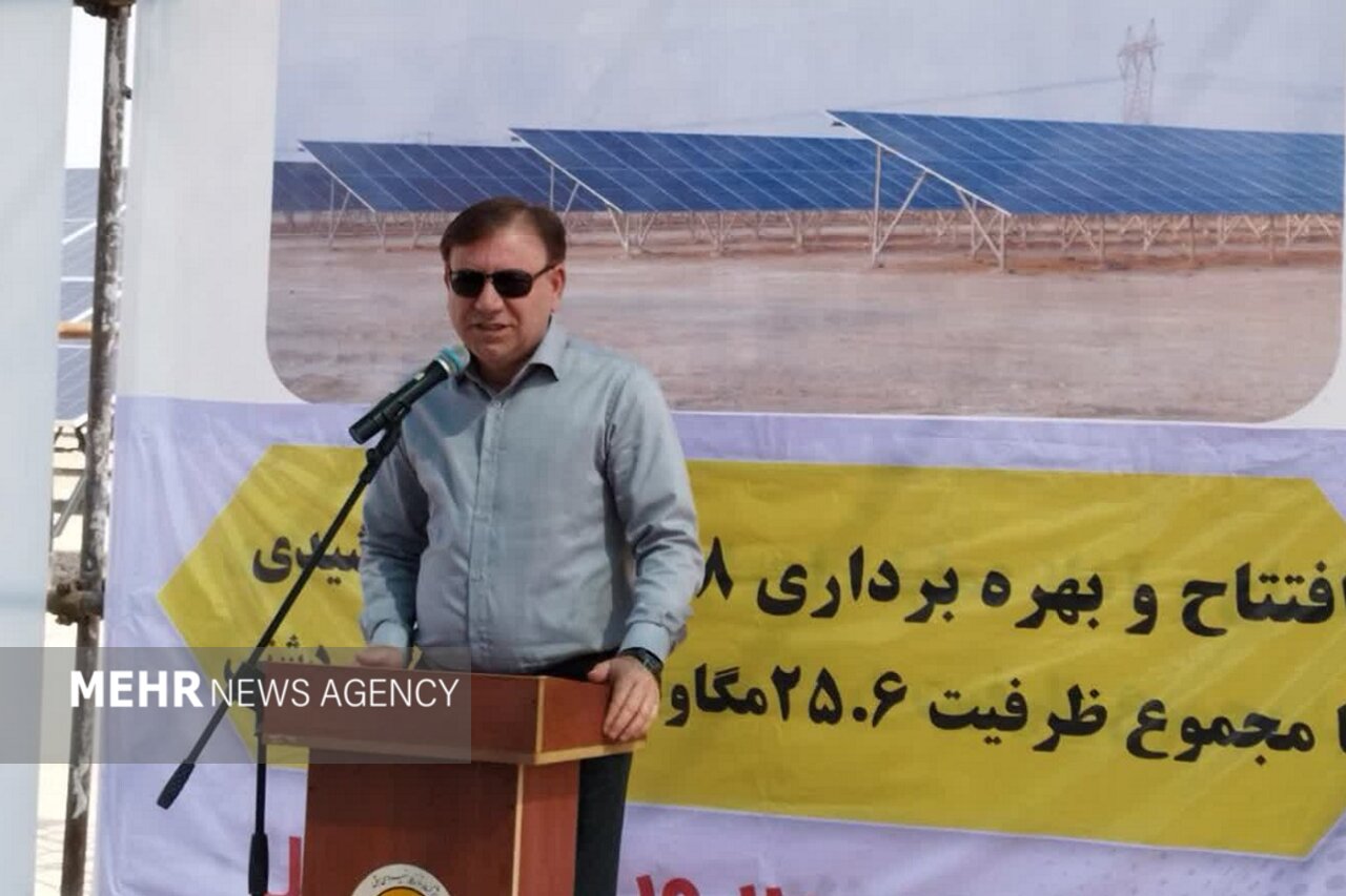 تأکید استاندار بوشهر بر تداوم توسعه عمرانی با وجود تحریم‌ها؛ ۲۶۱ هزار میلیارد تومان سرمایه‌گذاری در هفته دولت