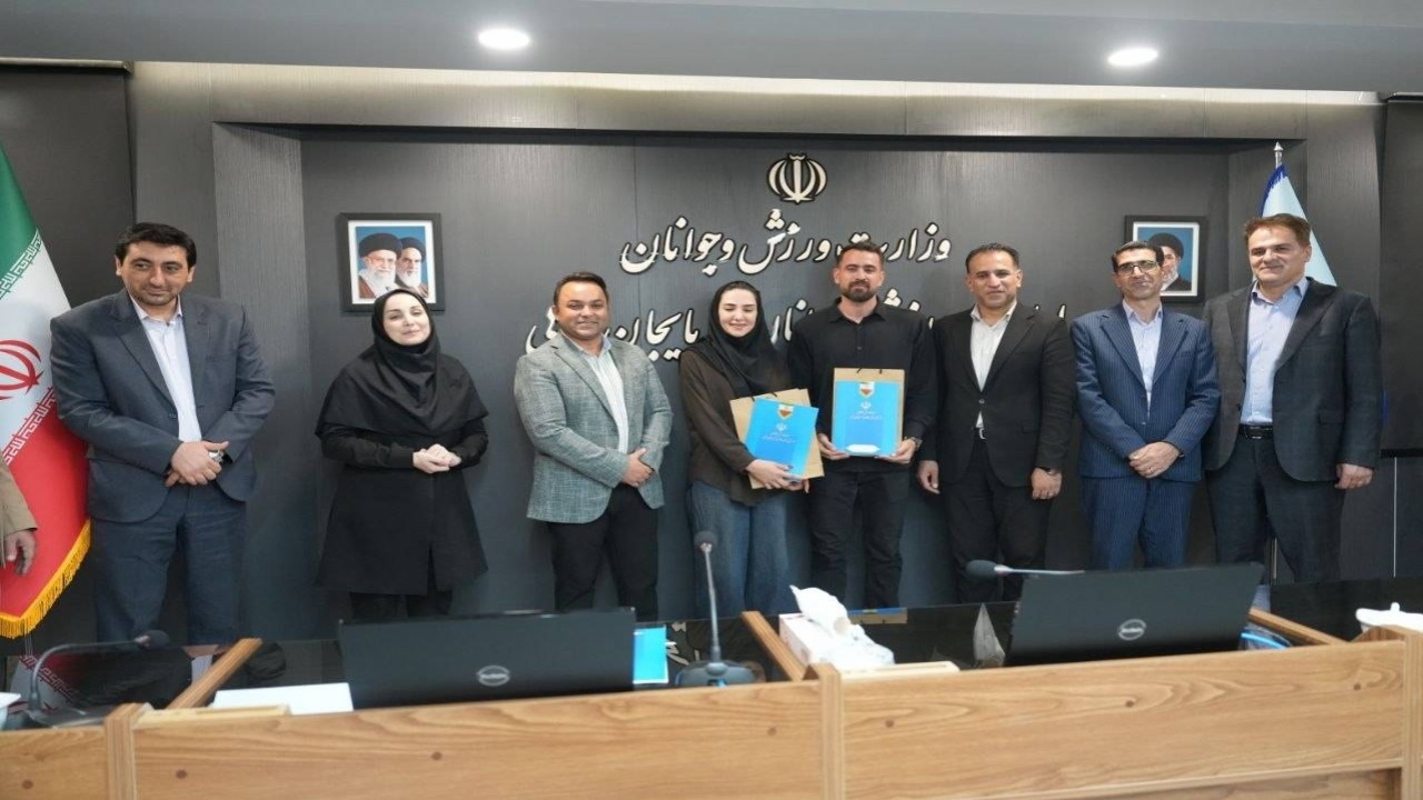آیین تجلیل از قهرمانان ترای‌اتلون آذربایجان غربی در ارومیه برگزار شد