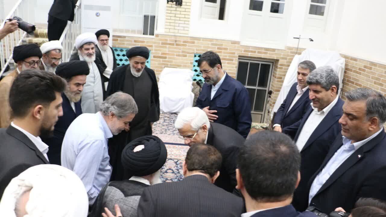 دیدار محمدرضا عارف با آیت‌الله مکارم شیرازی