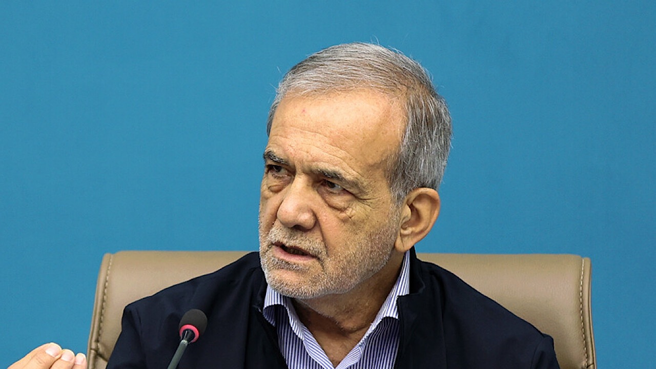 پزشکیان: حوزه‌های علمیه بانوان باید پیشران حل چالش‌های فرهنگی و تربیتی شوند