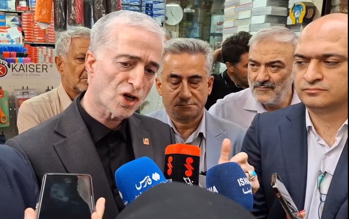 رئیس اتاق اصناف تهران: فعالیت بساط‌گران ممنوع نیست اما نباید بازار را مختل کند