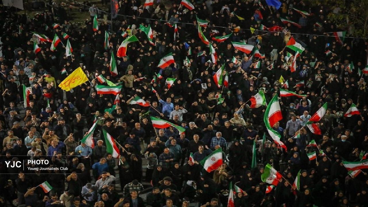 خرم‌آباد غرق در حماسه؛ اجتماع پرشور خونخواهان قائد شهید در خیابان انقلاب