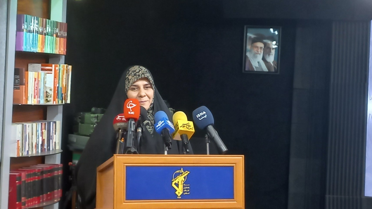 «سخت ولی شیرین» رونمایی شد؛ روایتی زنانه از جهاد تا زندگی در کنار شهدا