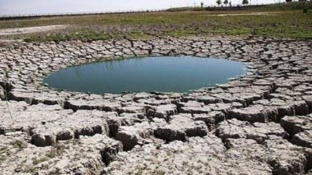 قم در آستانه بحران فرونشست؛ کسری ۲ میلیارد مترمکعبی آب زیرزمینی جبران‌ناپذیر شد