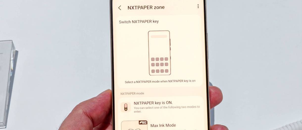 تجربه نزدیک با تی‌سی‌ال P80 Pro؛ اولین گوشی جهان با نمایشگر کاغذی مبتنی بر اولد