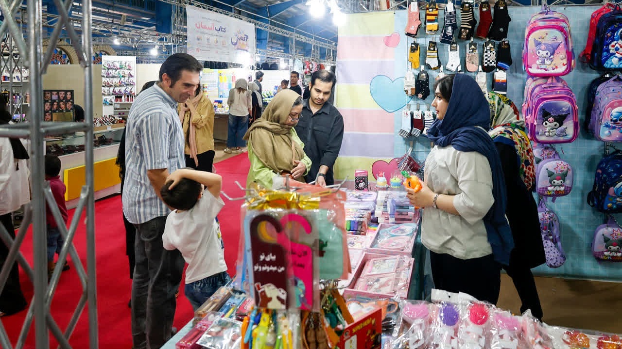 آغاز به کار نمایشگاه پاییزه شهرکرد با ۱۷۰ غرفه؛ عرضه مستقیم کالاهای دانش‌آموزی تا ۲۵ شهریور