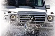 اختراع شناور مرسدس‌بنز؛ شاسی‌بلندهایی که روی آب راه می‌روند