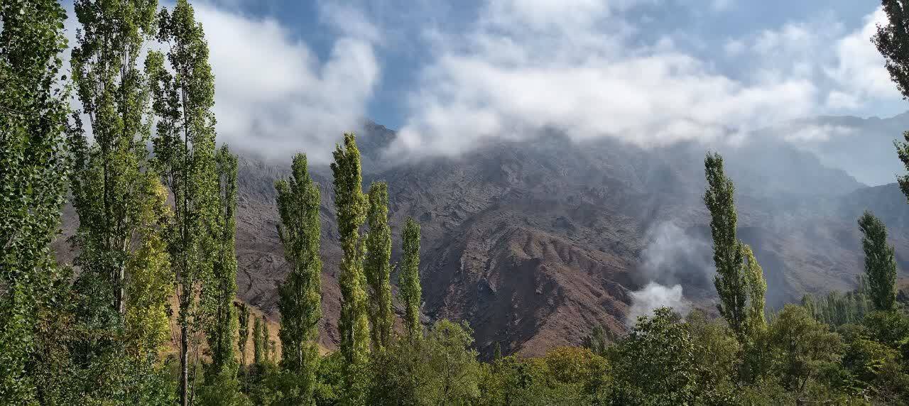 مه غلیظ در جاده روستای جیرنده الموت