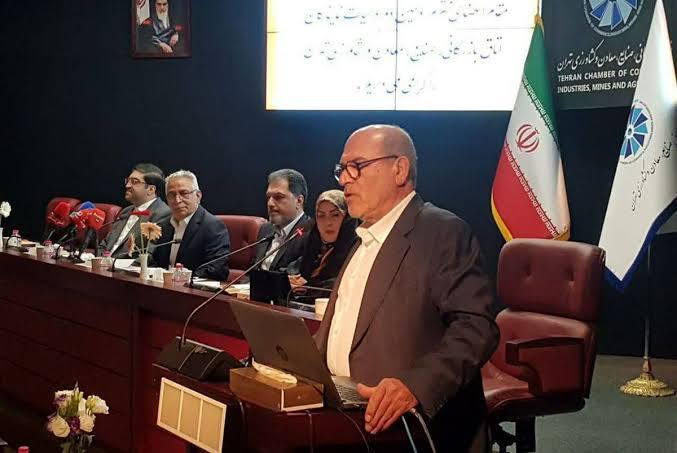 رئیس اتاق بازرگانی تهران: اقتصاد ایران همزمان با تحریم سخت و رکود داخلی درگیر است