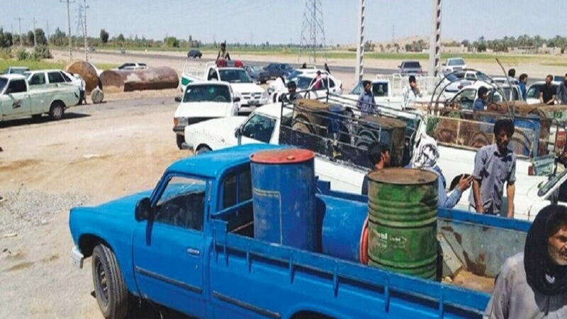 ضربه پلیس میناب به قاچاقچیان سوخت؛ کشف ۱۱۰ هزار لیتر فرآورده قاچاق و توقیف ۱۶ خودرو