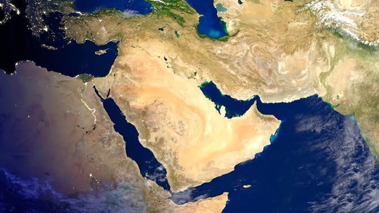 فارن افرز: تسلط همزمان ایران بر هرمز و یمن بر باب‌المندب تجارت جهانی را زیر سایه مقاومت می‌برد
