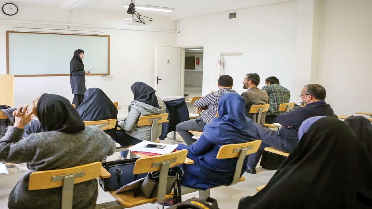 آغاز سال تحصیلی جدید در لرستان با حضور ۵۰ هزار دانشجو؛ تأکید بر وحدت دانشگاهی و نقش‌آفرینی نخبگان