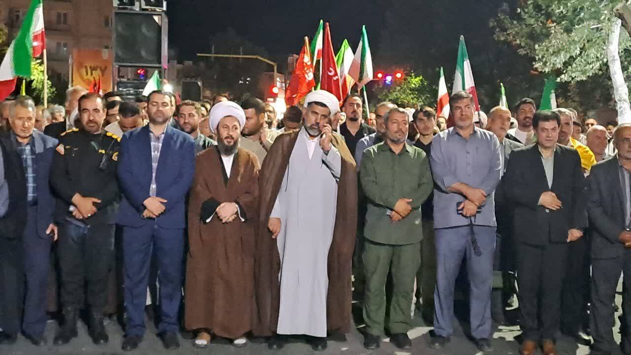 تجمع شبانه مردم انقلابی خوی در میدان امام حسین