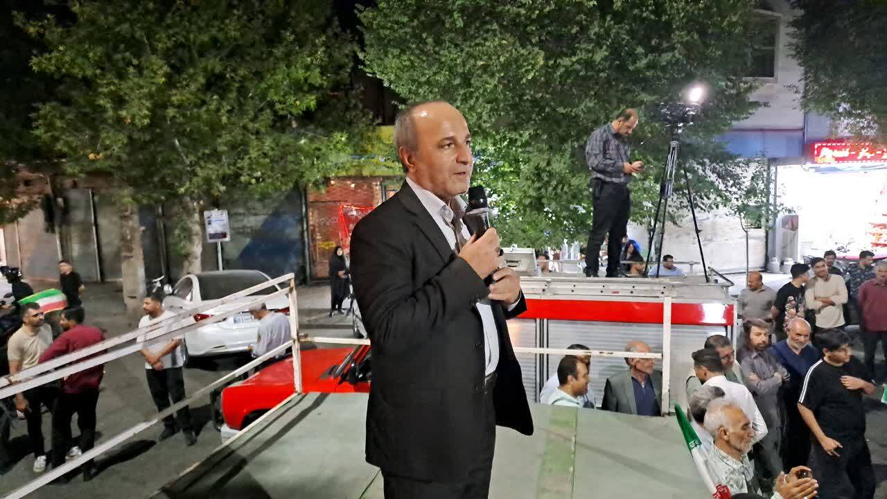 مردم خوی با شعارهای انقلابی حمایت خود از رزمندگان را اعلام کردند
