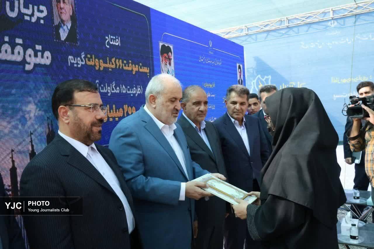 وزیر نیرو در مراسم بهره‌برداری از طرح‌های برق فارس