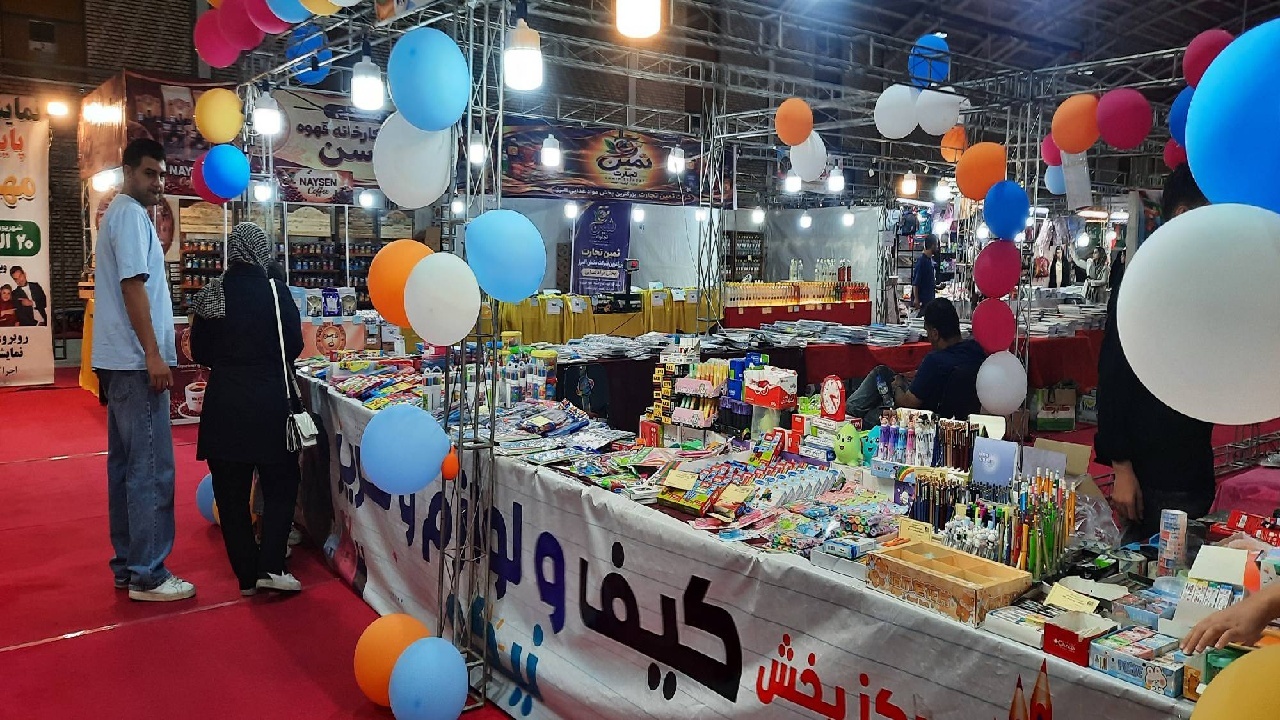 آغاز به کار نمایشگاه «مهر و مدرسه» در مهرشهر کرج با ۸۰ غرفه و تخفیف تا ۳۰ درصد