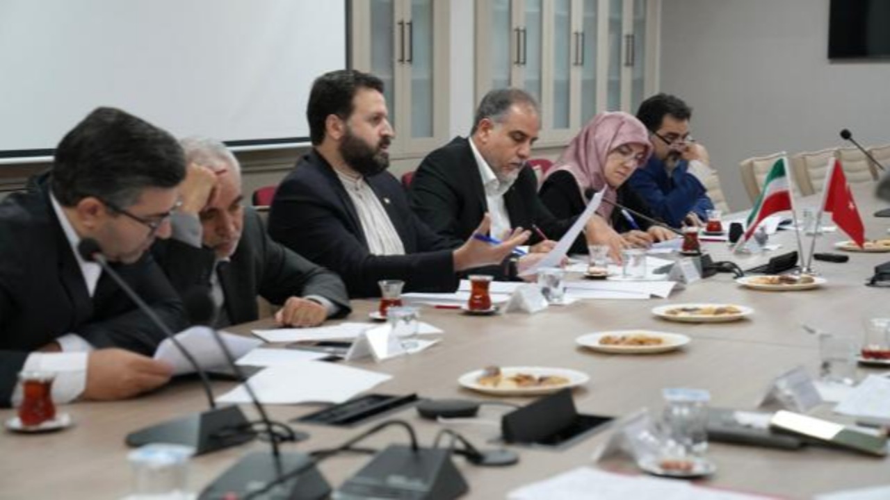 تفاهم تهران و آنکارا برای رفع مشکل مدارک مدارس ایرانی در ترکیه؛ امضای نهایی در اجلاس اکو