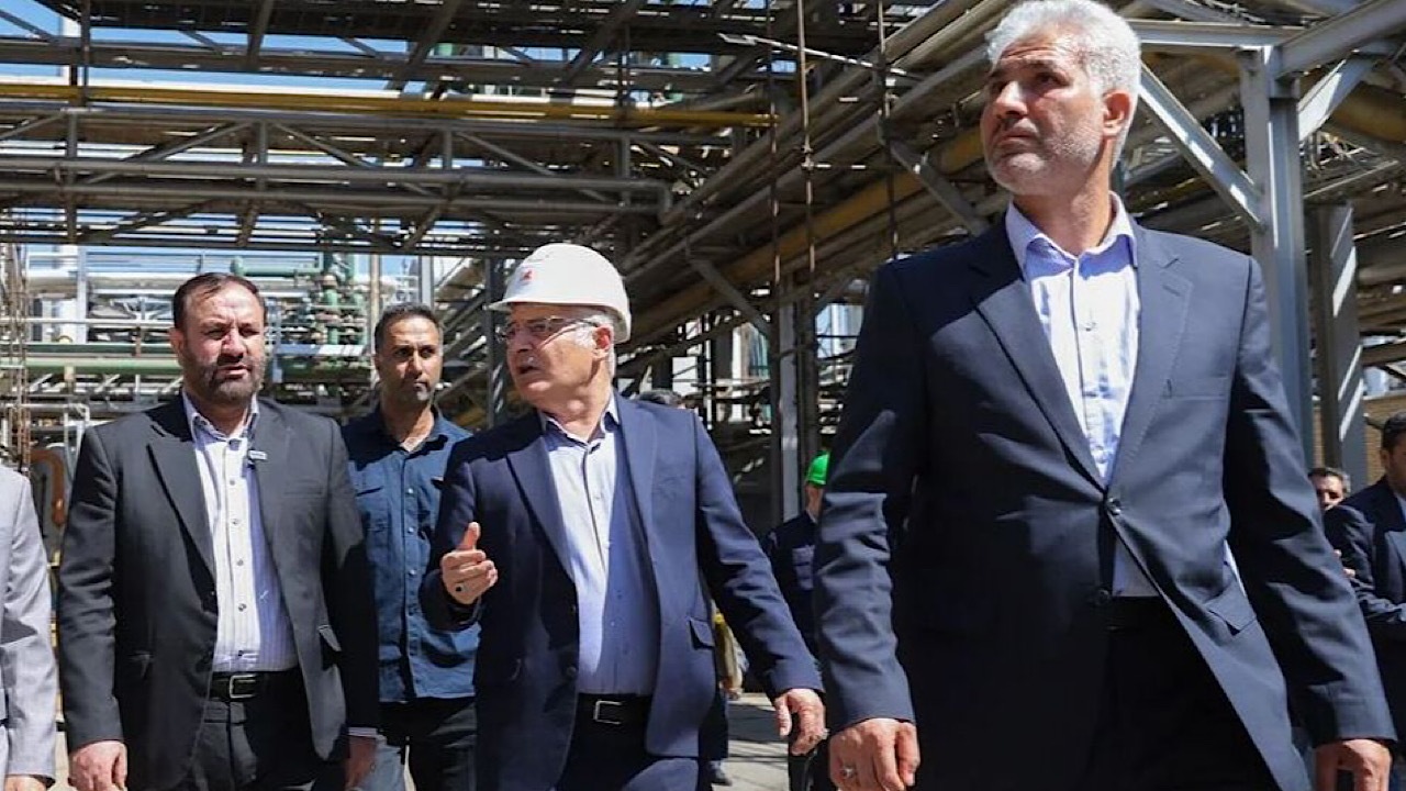 بازدید دادستان تهران از نفت پارس؛ بهره‌برداری از نیروگاه ۴ مگاواتی برای پایداری انرژی
