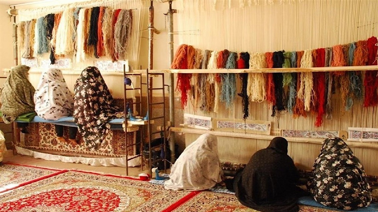 درخشش دارهای قالی در خراسان جنوبی؛ کسب ۸۴ میلیارد ریال درآمد برای مددجویان کمیته امداد