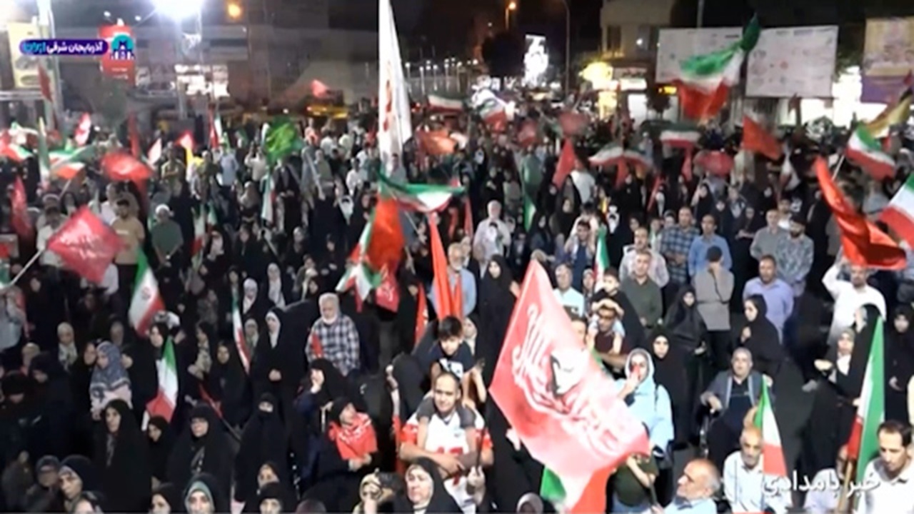 دویست شب همبستگی؛ حضور مداوم مردم در میدان با پیام‌های حمایتی مسئولان همراه شد