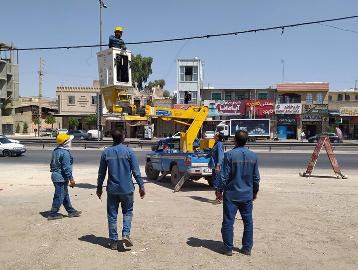مانور شبانه مدیریت مصرف در شیراز؛ ده‌ها واحد صنفی به دلیل روشنایی اضافی تذکر گرفتند