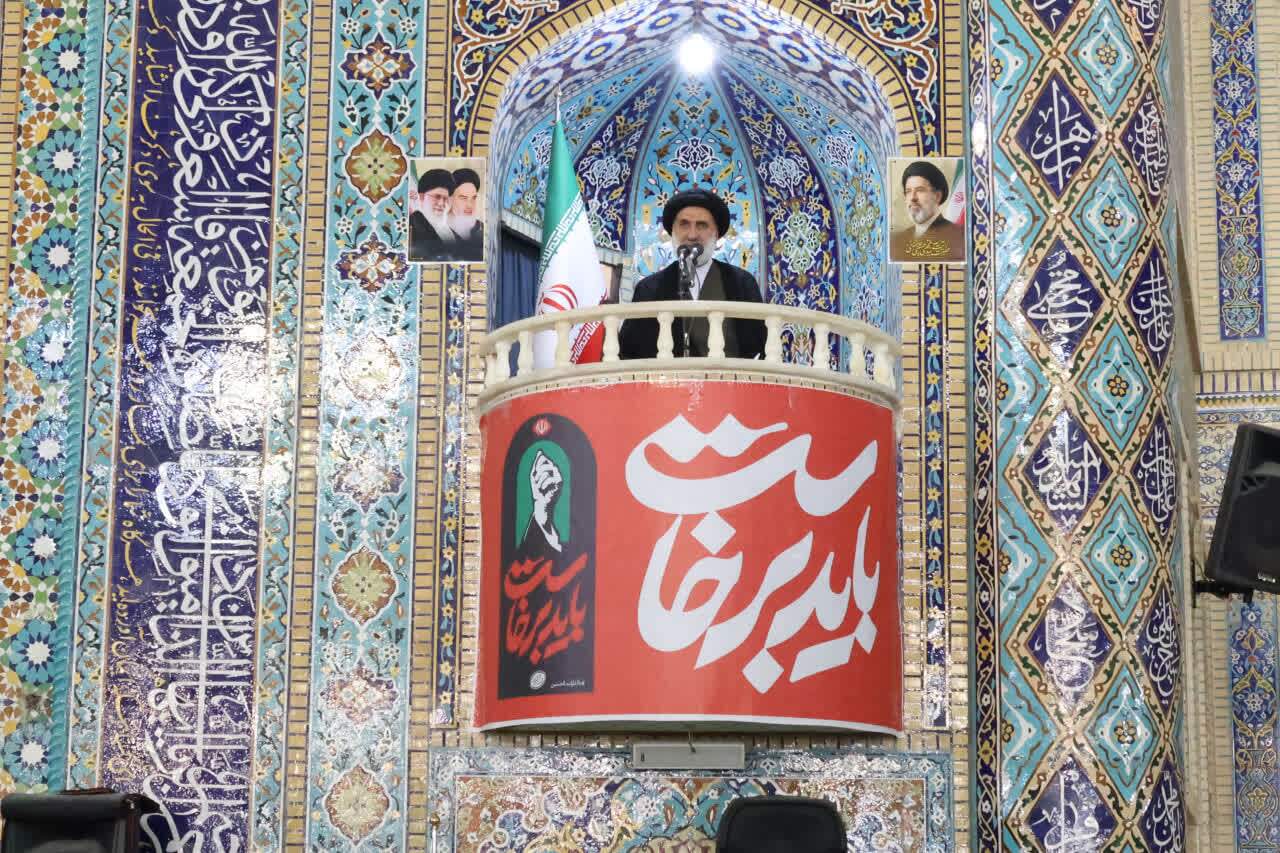 امام جمعه شهرکرد: وحدت ملی و اقتدار در سه عرصه نظامی، اقتصادی و دیپلماسی باید تقویت شود