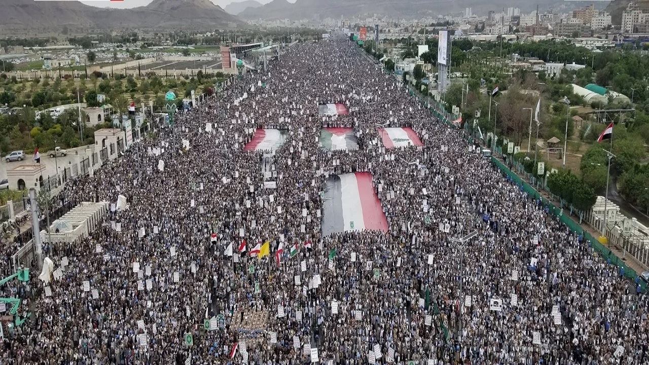 راهپیمایی میلیونی در یمن؛ تکذیب اتهام هدف‌گیری مکه و تأکید بر معادله «محاصره در برابر محاصره»