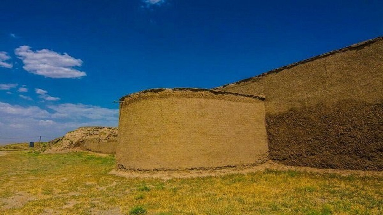 وزیر میراث فرهنگی بر توسعه کاوش‌های باستان‌شناسی در قلعه بختک لیلان تأکید کرد