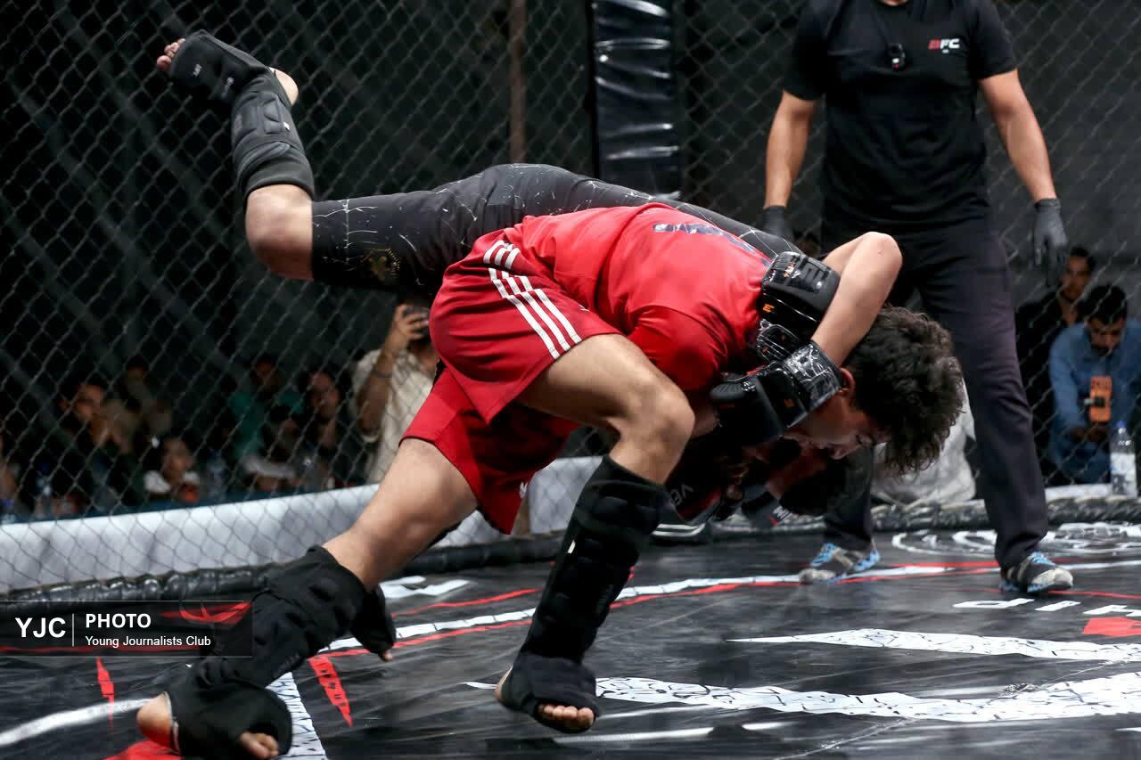 رقابت هنرهای رزمی ترکیبی MMA در سالن مسابقات قم