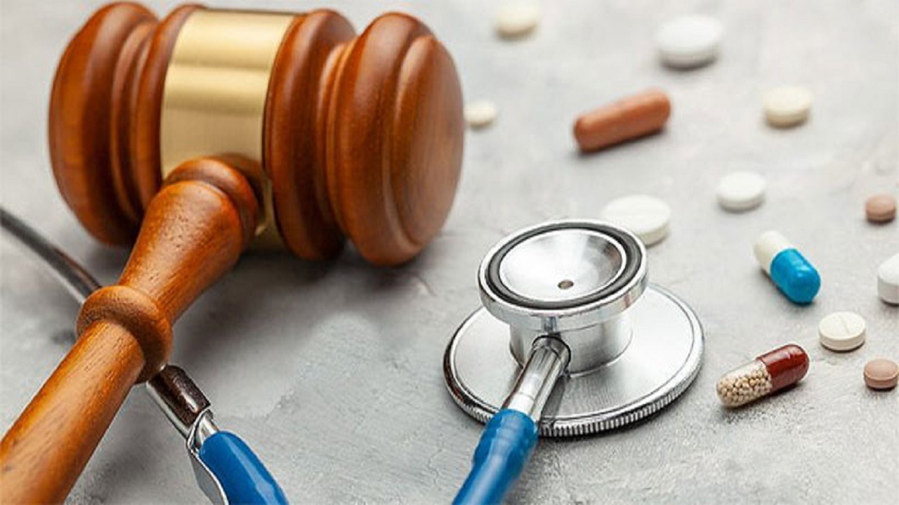 محکومیت پزشک متخلف در قائمشهر به جبران اضافه دریافتی و پرداخت جریمه نقدی